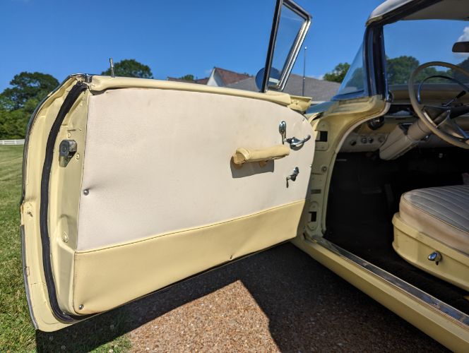 Buick-Special-1958-YellowWhite-Vinyl-t-YellowWhite-46