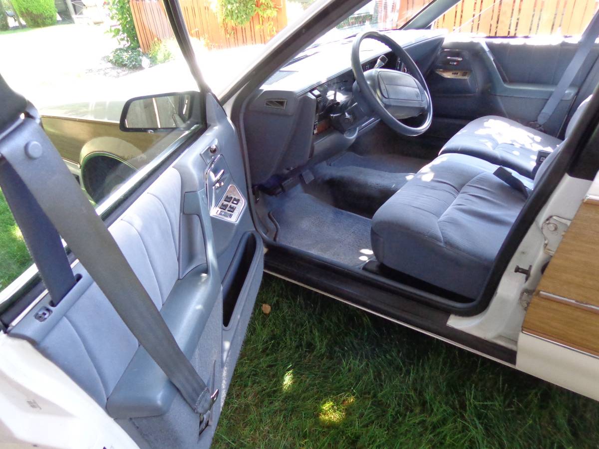Buick-century-wagon-1995-10