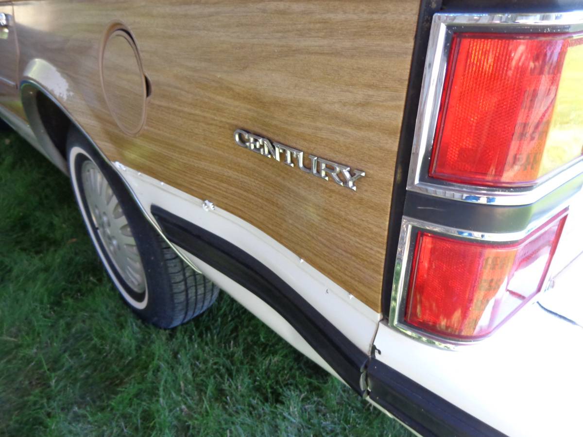 Buick-century-wagon-1995-20