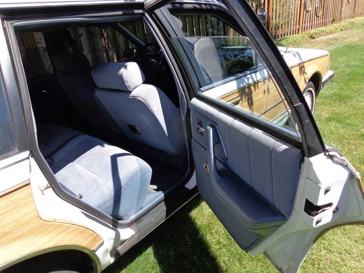Buick-century-wagon-1995-6