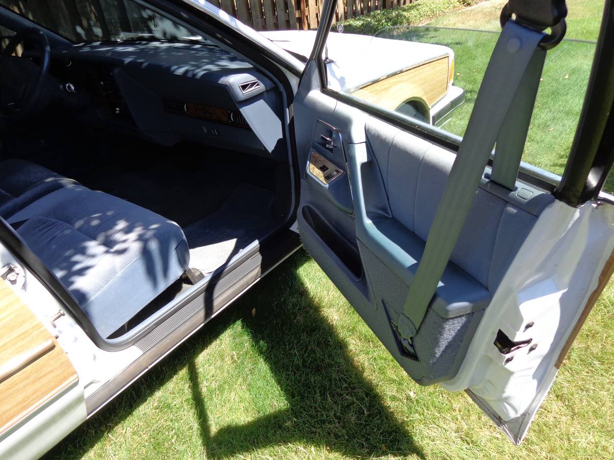 Buick-century-wagon-1995-7