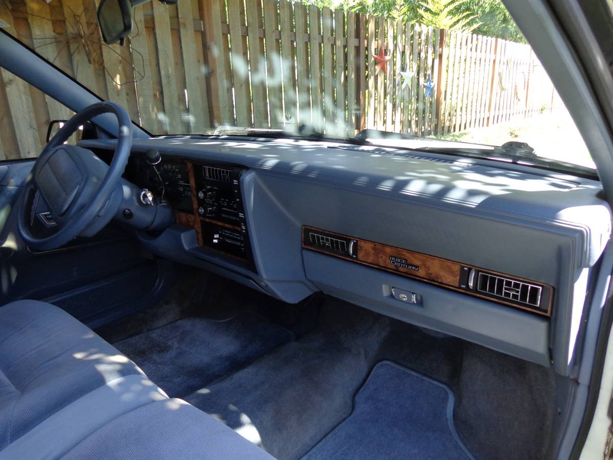 Buick-century-wagon-1995-8