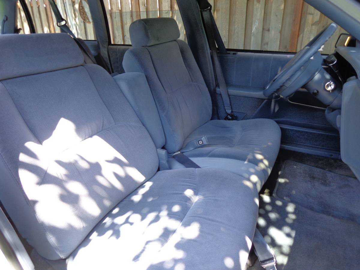 Buick-century-wagon-1995-9