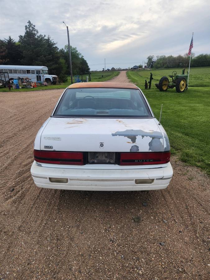 Buick-regal-1993-white-10