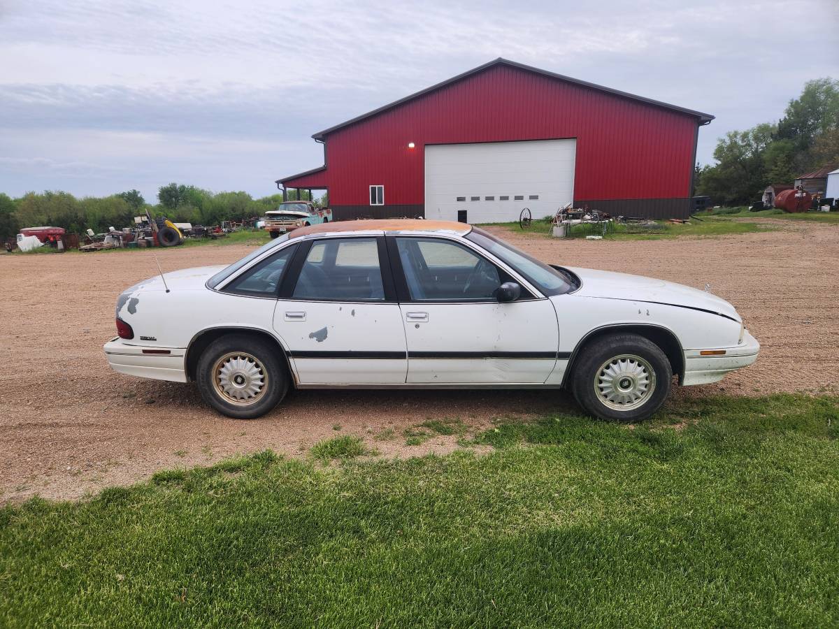 Buick-regal-1993-white-9