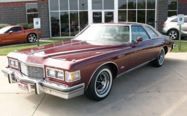 Buick-riviera-coupe-1976-red-1