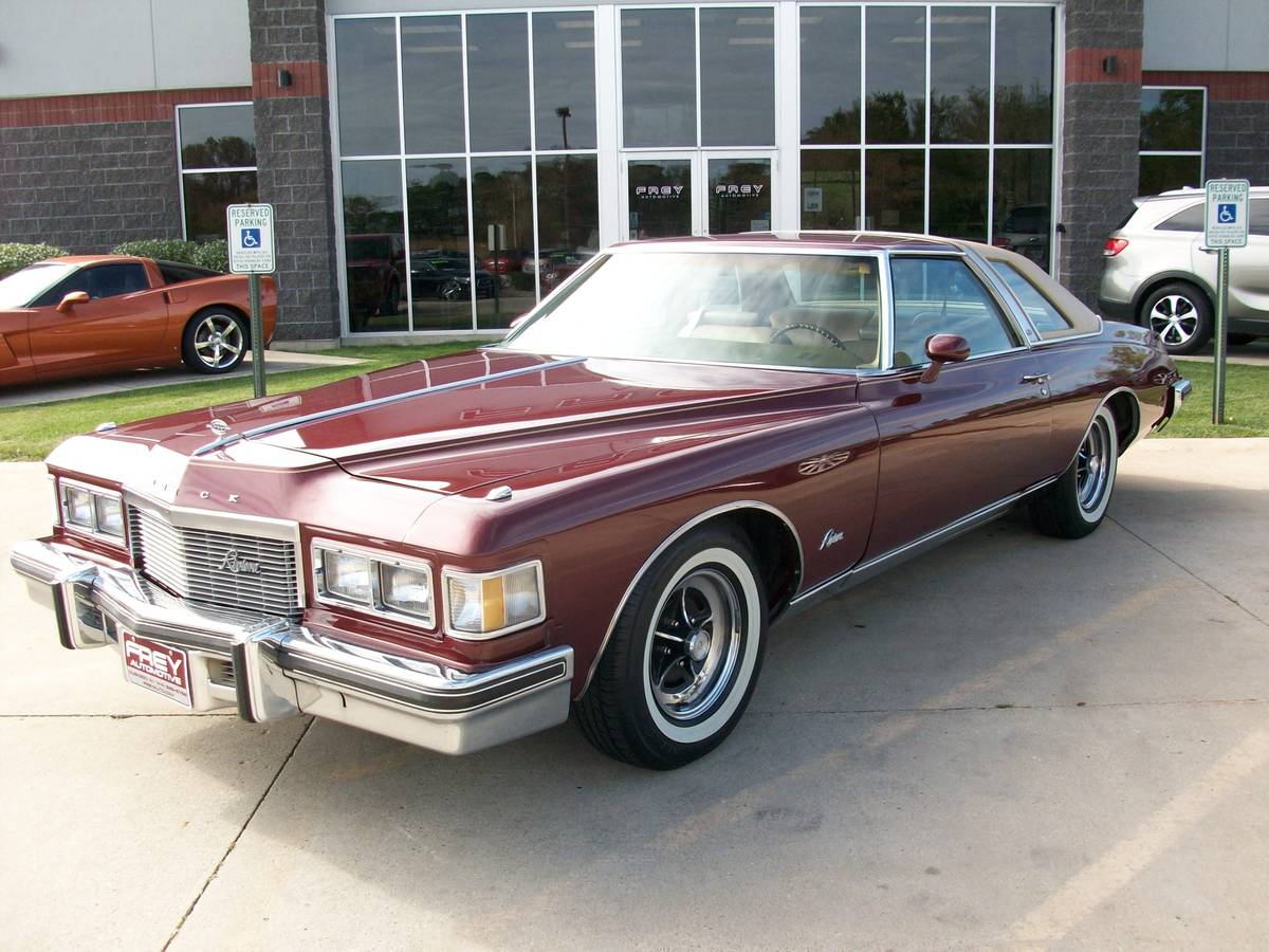Buick-riviera-coupe-1976-red-1