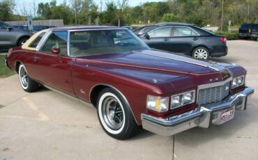 Buick-riviera-coupe-1976-red-3