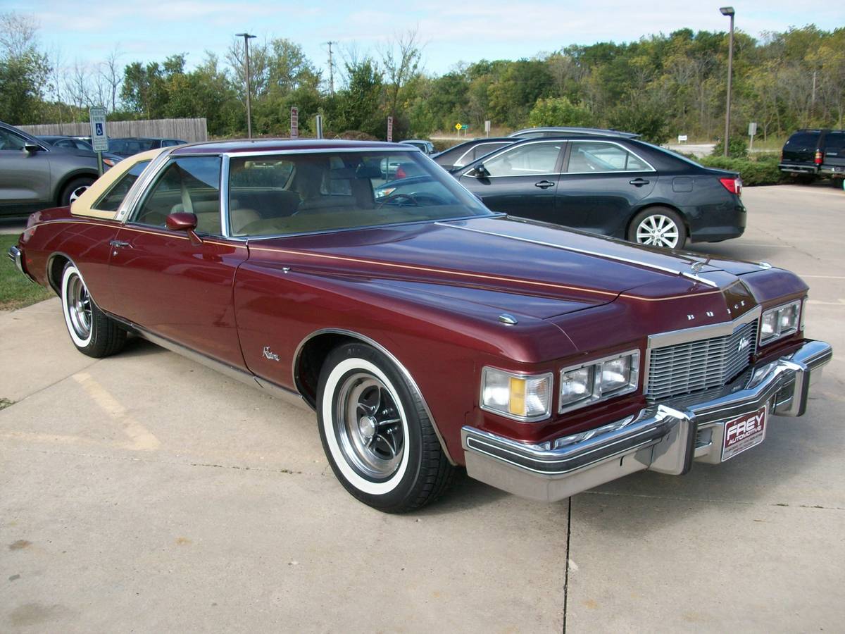 Buick-riviera-coupe-1976-red-3