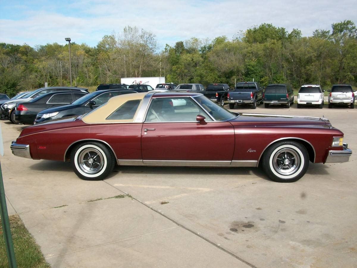 Buick-riviera-coupe-1976-red-4