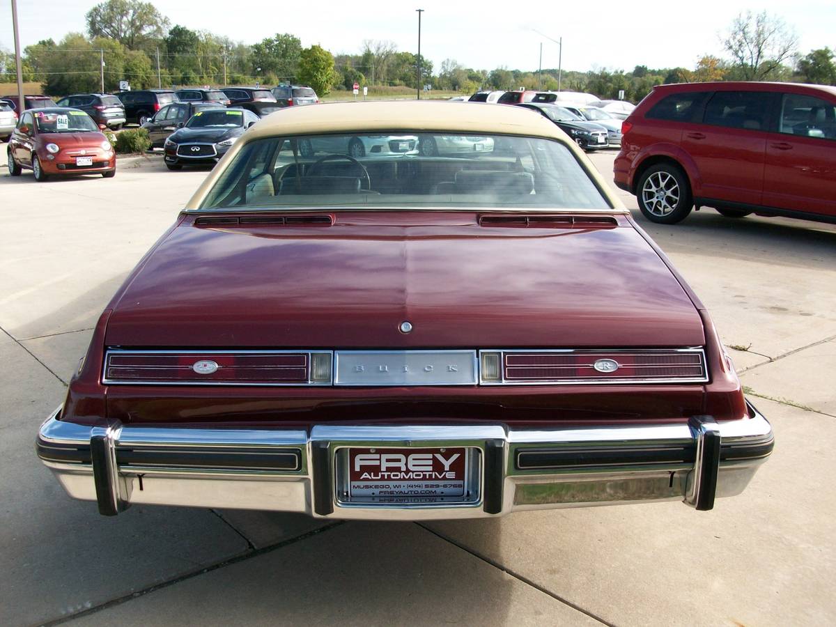 Buick-riviera-coupe-1976-red-6