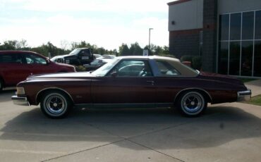 Buick-riviera-coupe-1976-red-7