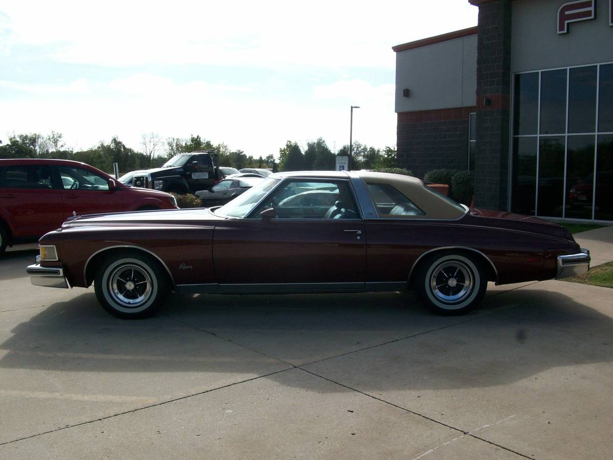 Buick-riviera-coupe-1976-red-7