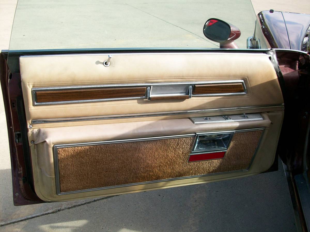 Buick-riviera-coupe-1976-red-8