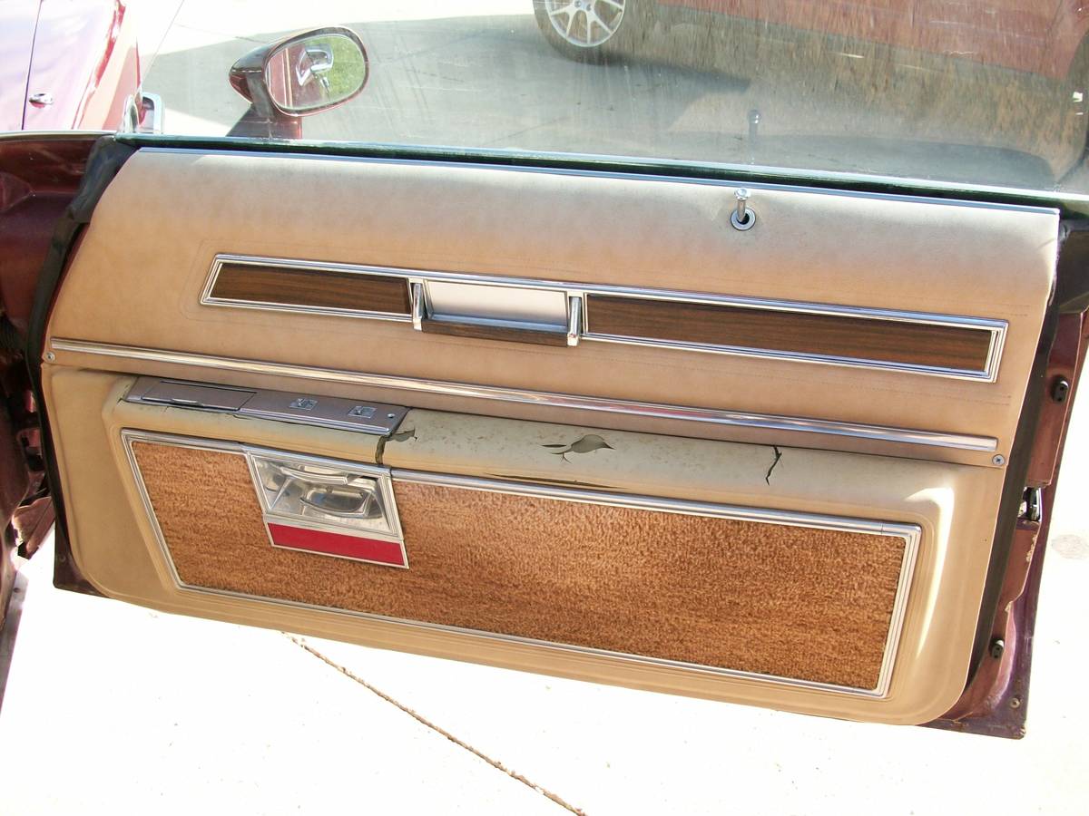 Buick-riviera-coupe-1976-red-9