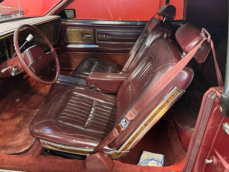 Buick-riviera-luxury-1984-10