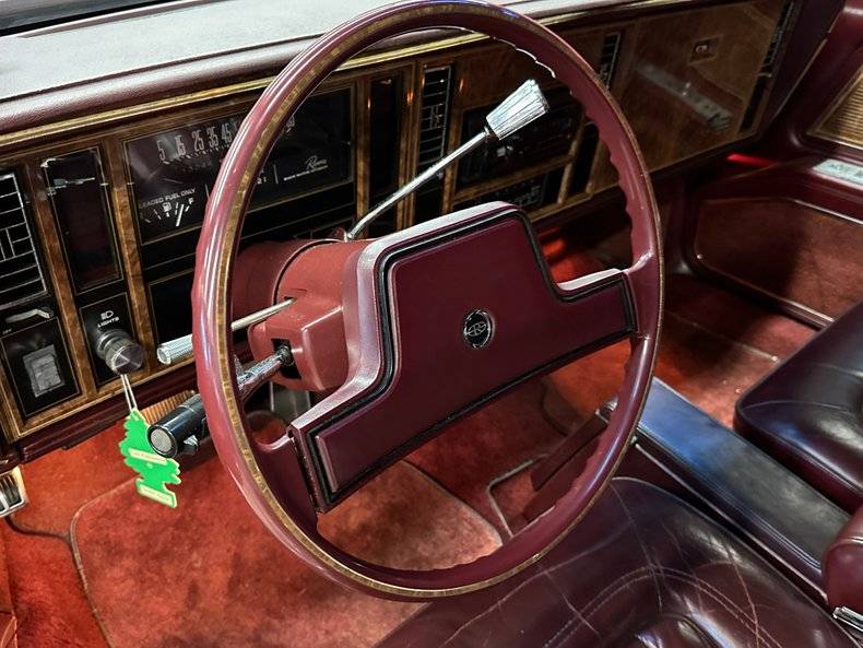 Buick-riviera-luxury-1984-12