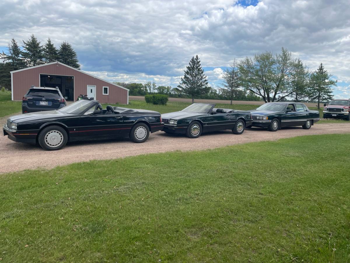 Cadillac-1989-black