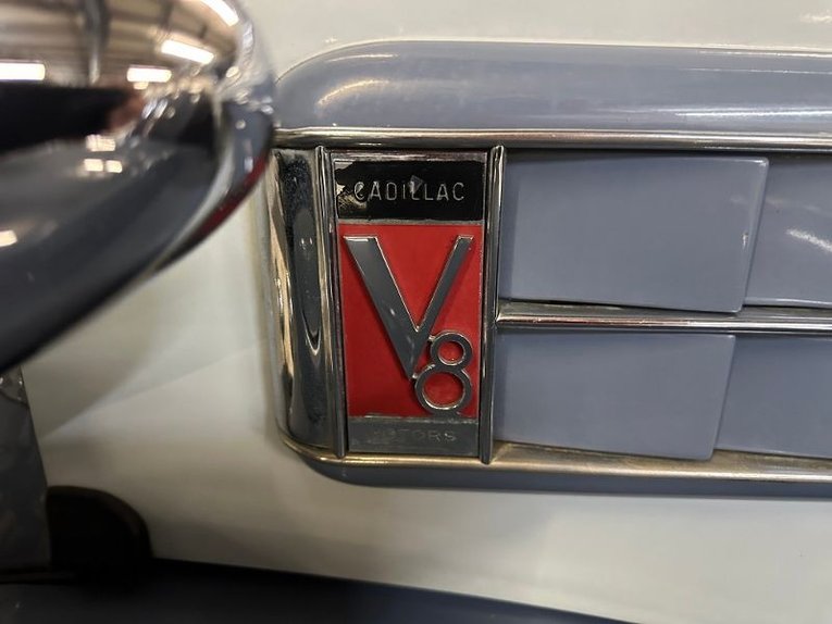Cadillac-355-c-1935-Light-BlueWhite-Dark-Blue-4