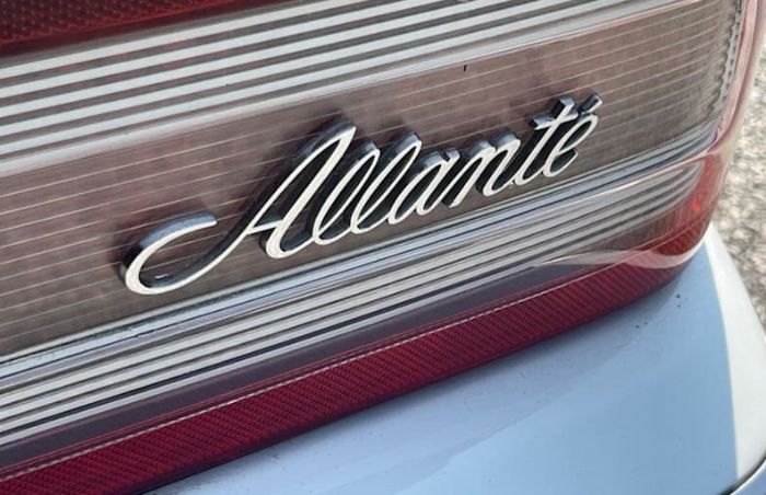Cadillac-Allante-1991-White-Burgundy-11