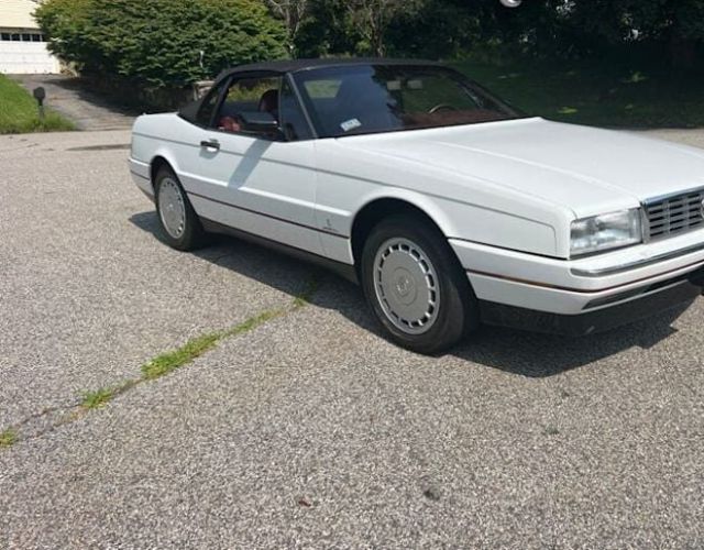 Cadillac-Allante-1991-White-Burgundy-2