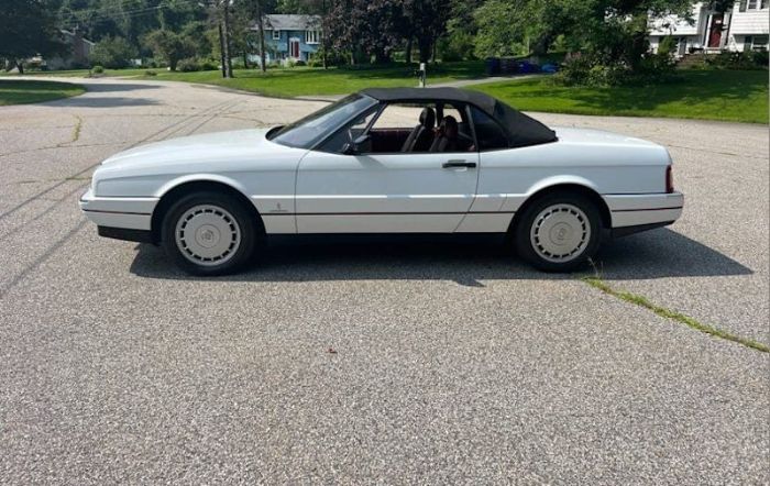 Cadillac-Allante-1991-White-Burgundy-3