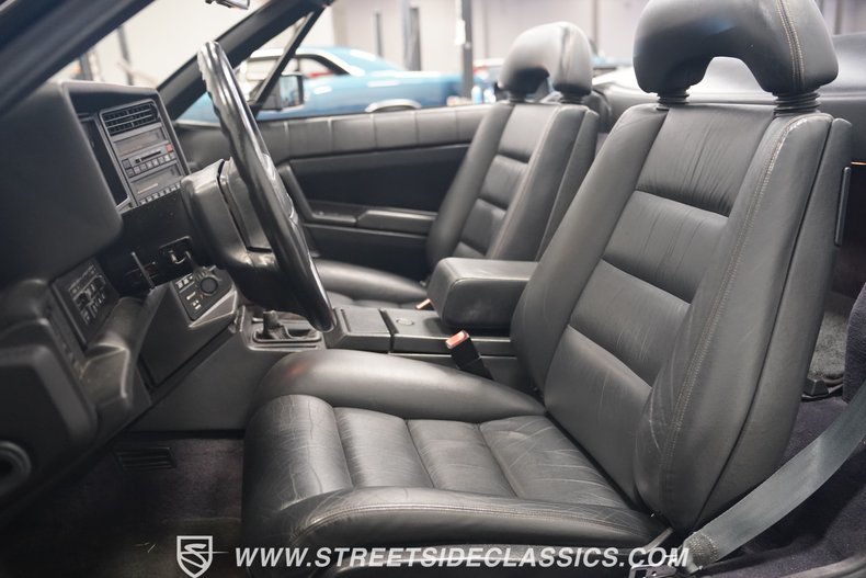 Cadillac-Allante-1992-Opaque-White-Charcoal-16
