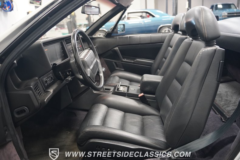 Cadillac-Allante-1992-Opaque-White-Charcoal-8