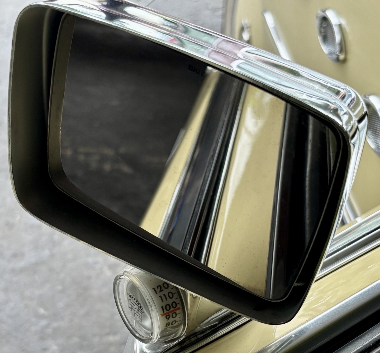 Cadillac-Biarritz-1978-17
