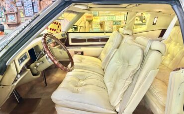 Cadillac-Biarritz-1978-23