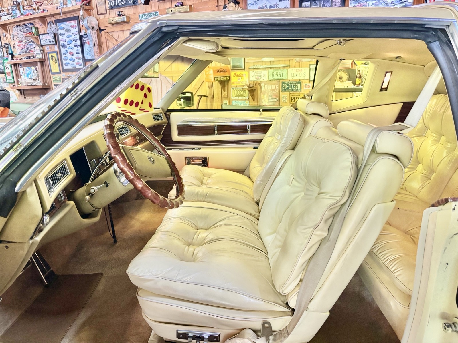 Cadillac-Biarritz-1978-23