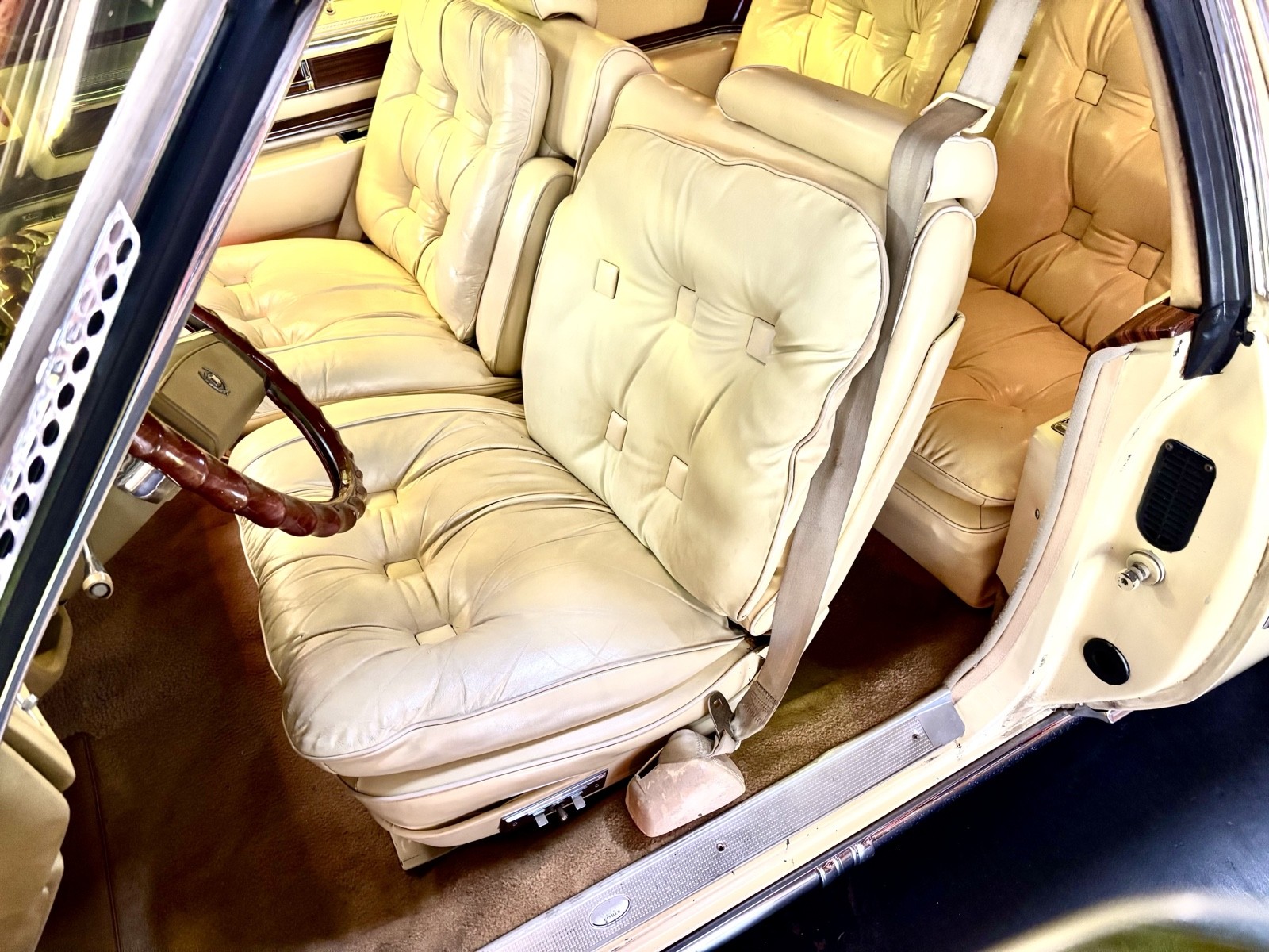 Cadillac-Biarritz-1978-26