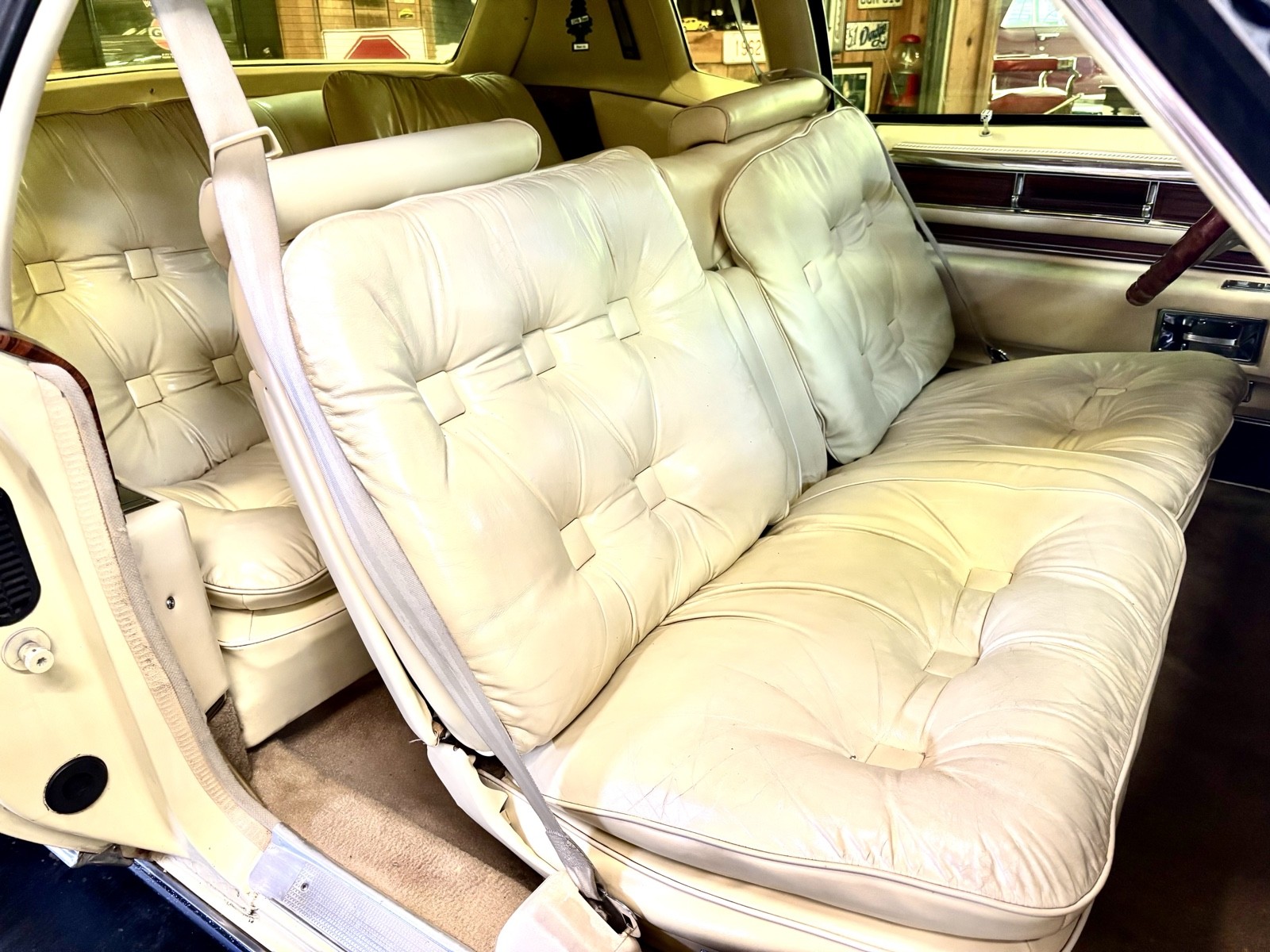 Cadillac-Biarritz-1978-31