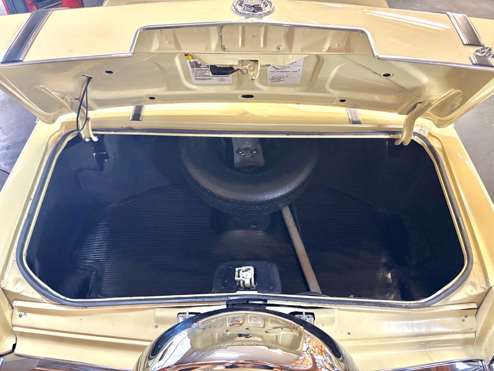 Cadillac-Biarritz-1978-33