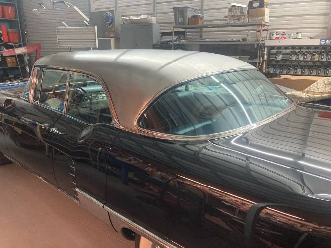 Cadillac-Brougham-1958-Dark-Navy-BlueStain-Light-Blue-Leather