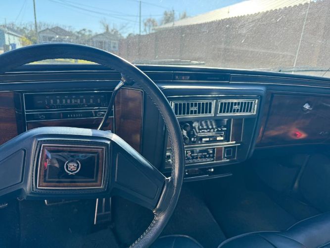 Cadillac-Brougham-1987-6