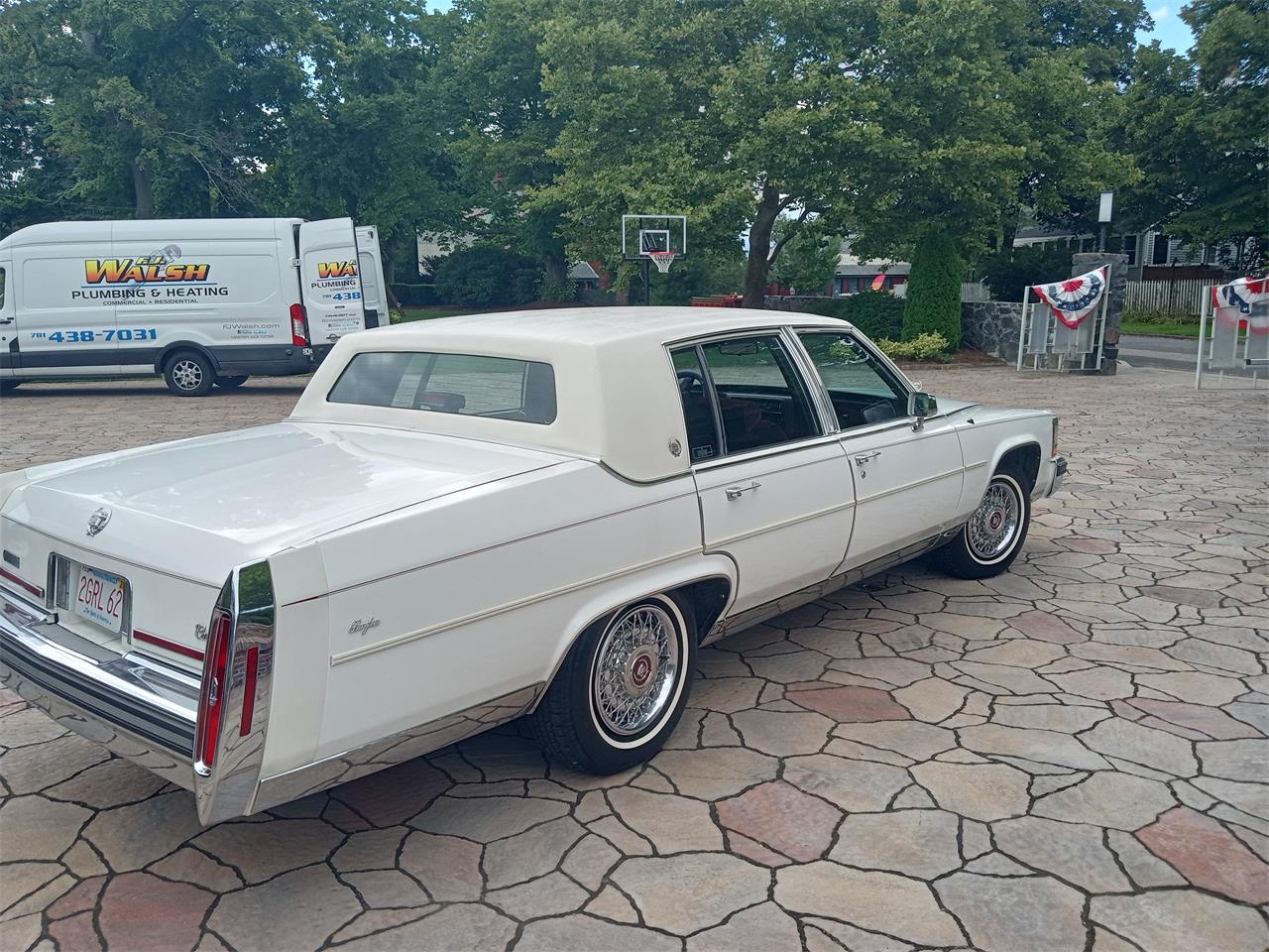Cadillac-Brougham-1988-White-Maroon-1