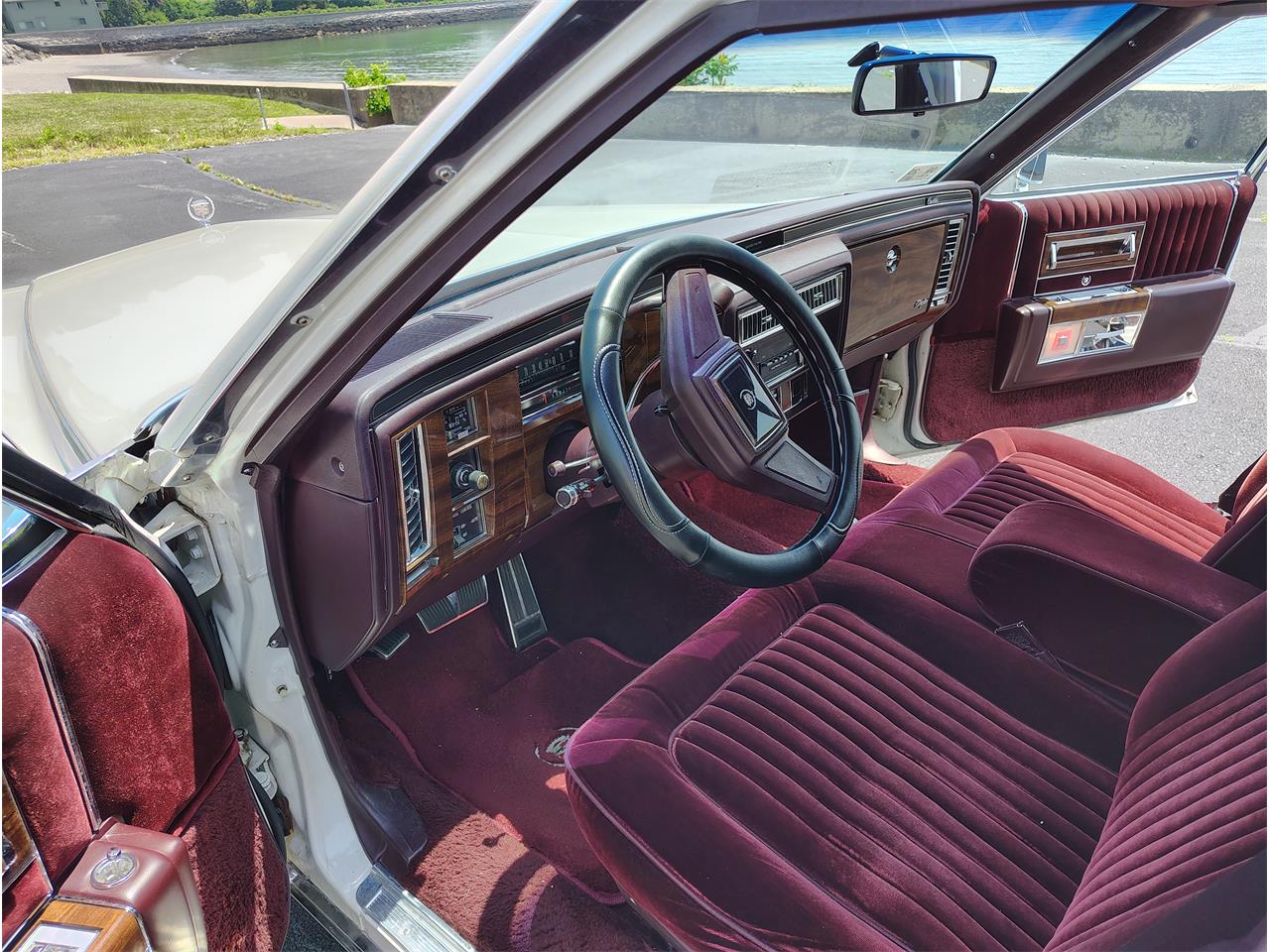 Cadillac-Brougham-1988-White-Maroon-11