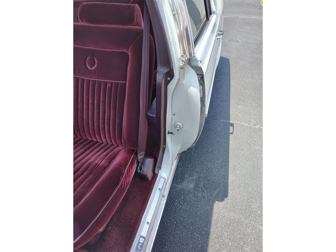 Cadillac-Brougham-1988-White-Maroon-13