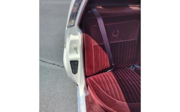 Cadillac-Brougham-1988-White-Maroon-16