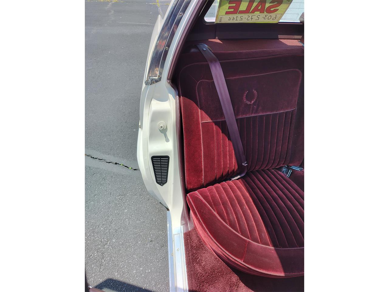 Cadillac-Brougham-1988-White-Maroon-16