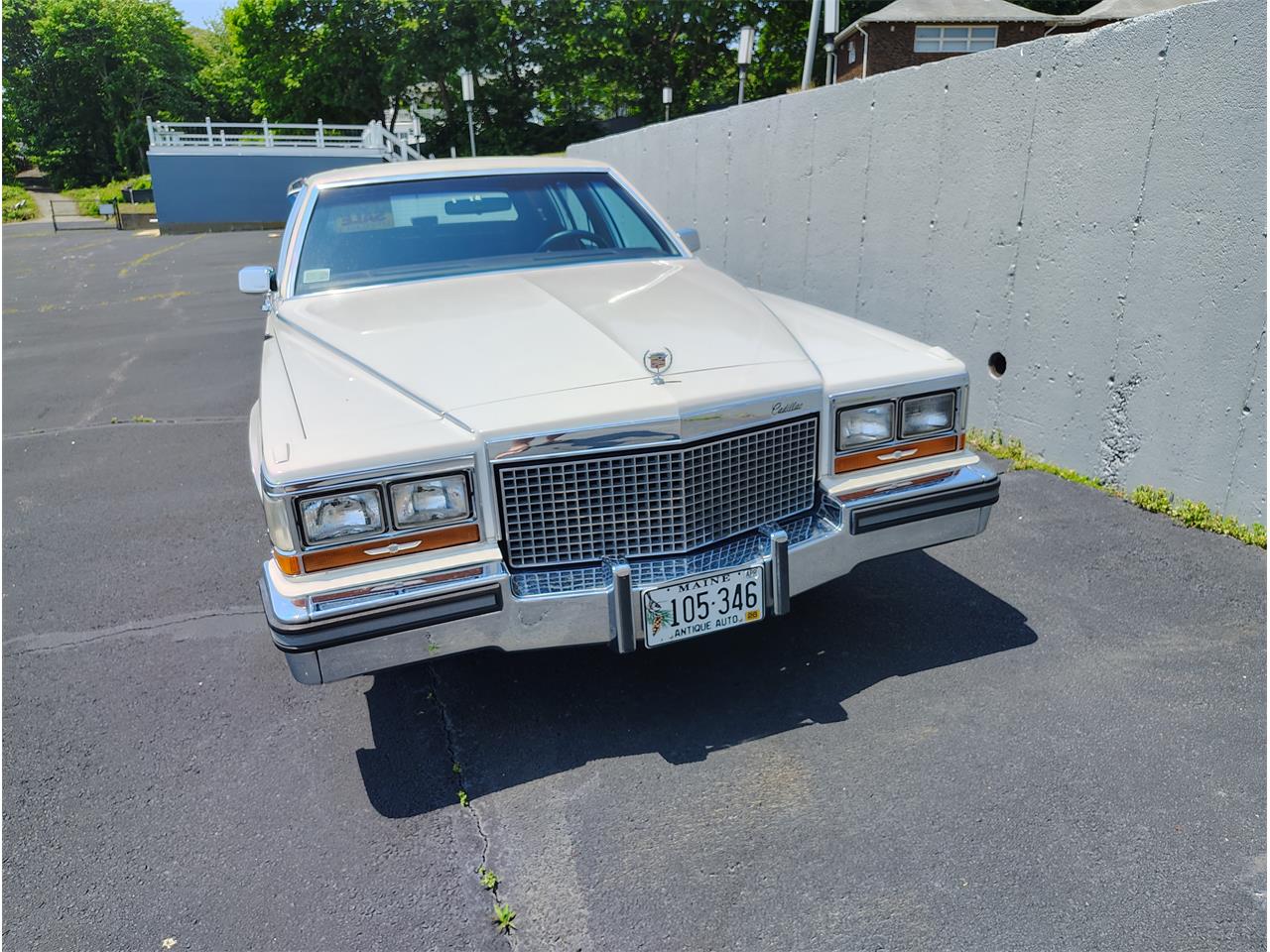 Cadillac-Brougham-1988-White-Maroon-18