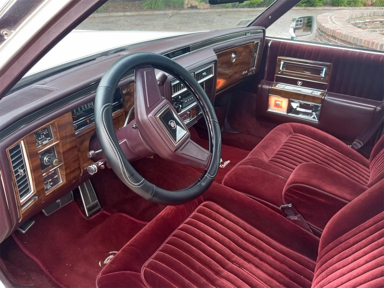 Cadillac-Brougham-1988-White-Maroon-2