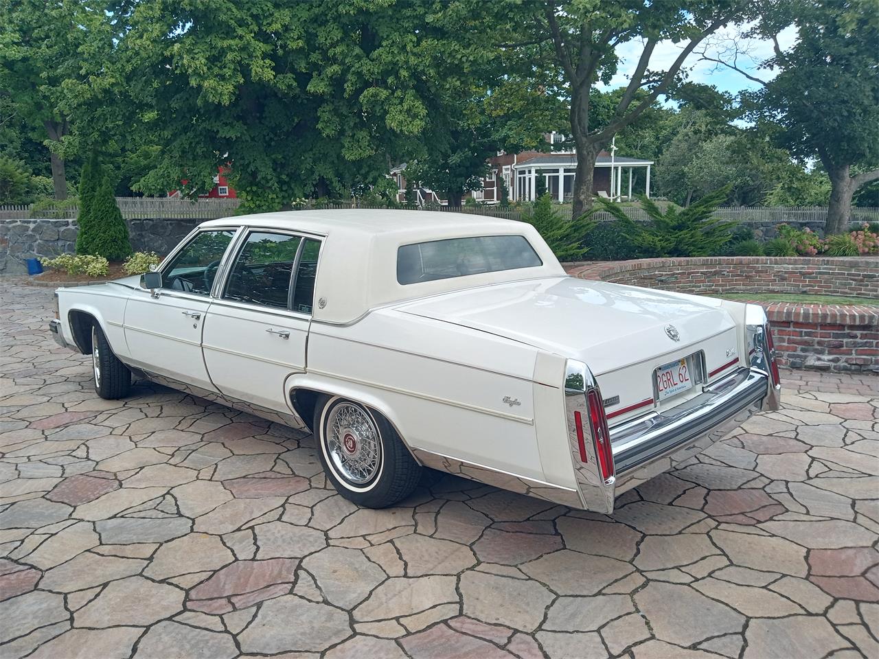 Cadillac-Brougham-1988-White-Maroon-3