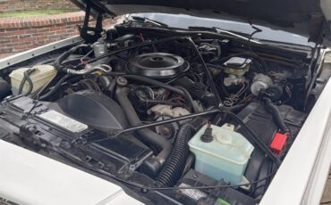 Cadillac-Brougham-1988-White-Maroon-4