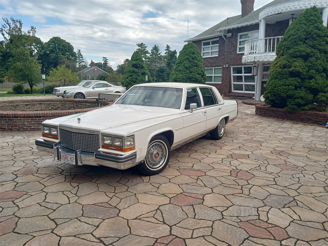 Cadillac-Brougham-1988-White-Maroon-5