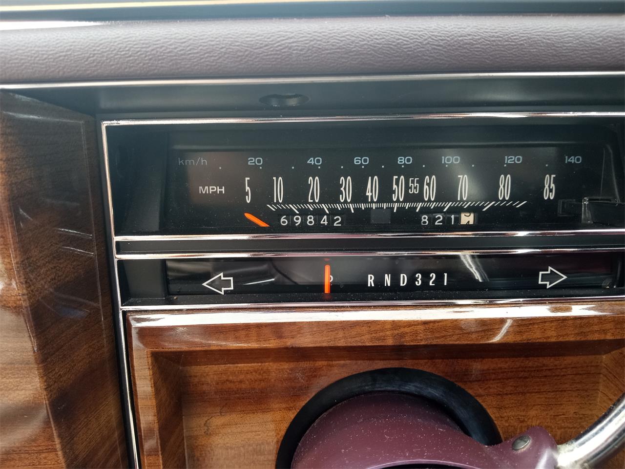 Cadillac-Brougham-1988-White-Maroon-6