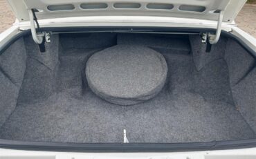 Cadillac-Brougham-1988-White-Maroon-7