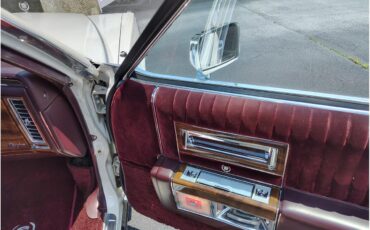 Cadillac-Brougham-1988-White-Maroon-8