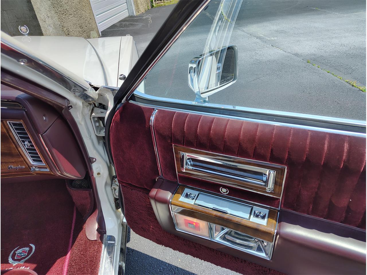 Cadillac-Brougham-1988-White-Maroon-8